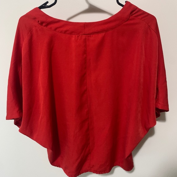 Style Envy Red Button Down Crop Top Size Medium - Picture 3 of 4
